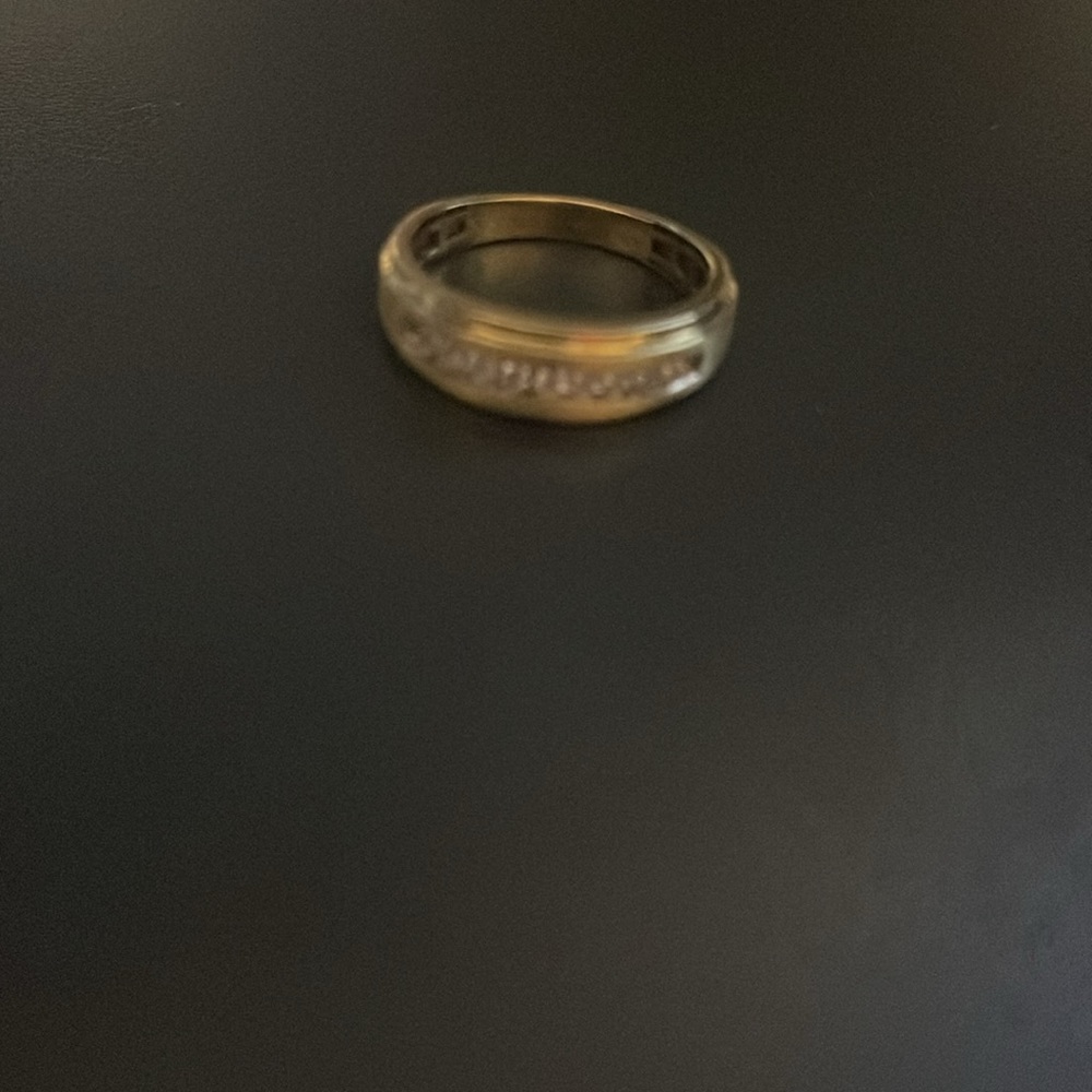 Men’s Diamond Wedding Band 1/4 ct tw 10k Yellow Gold - Picture 6 of 8